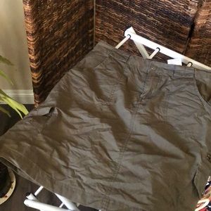 Columbia green cargo skirt